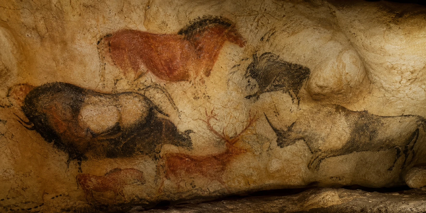 ラスコー洞窟を想起させる旧石器時代の馬とバイソンの壁画